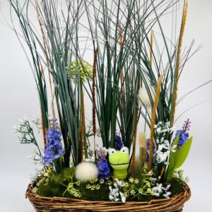 Kleiner Frosch im Schilf